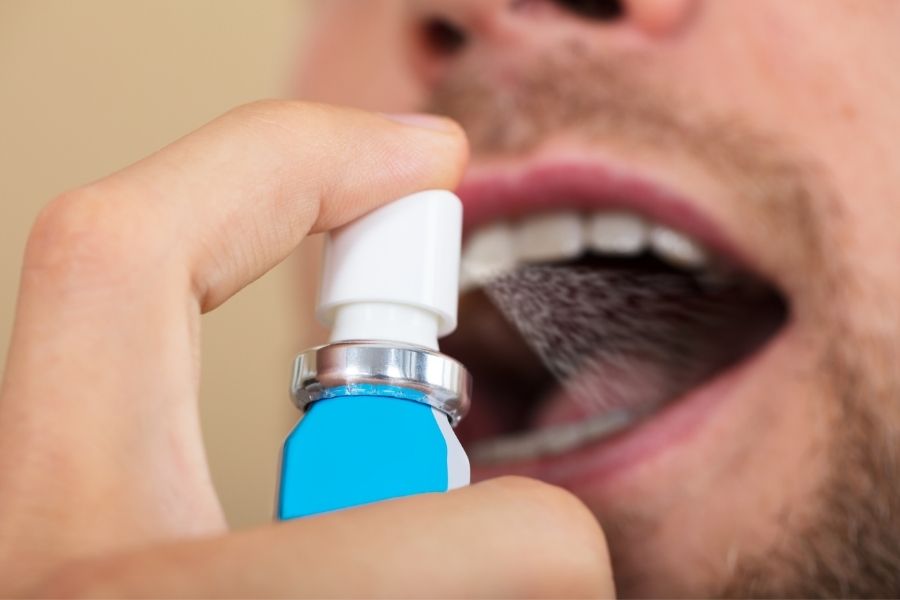 Odświeżacz do ust sprayu skuteczny sposób na walkę z nieświeżym oddechem