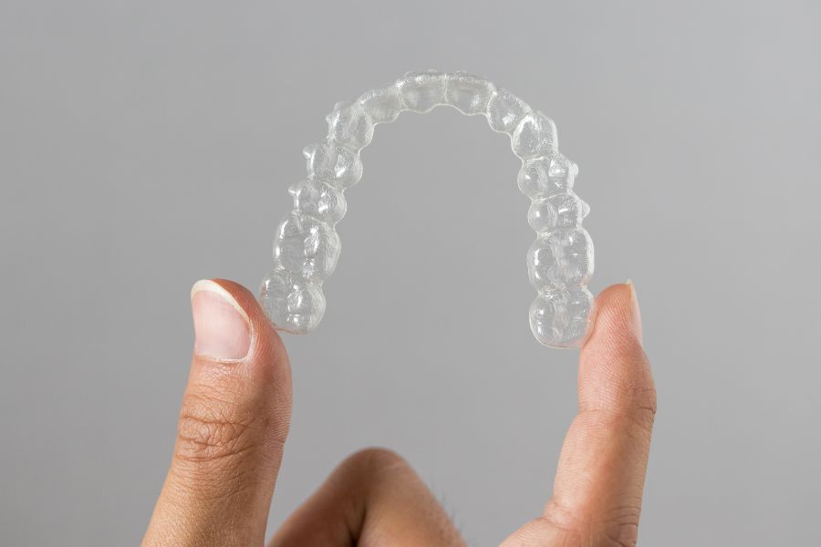 nakładki ortodontyczne invisalign