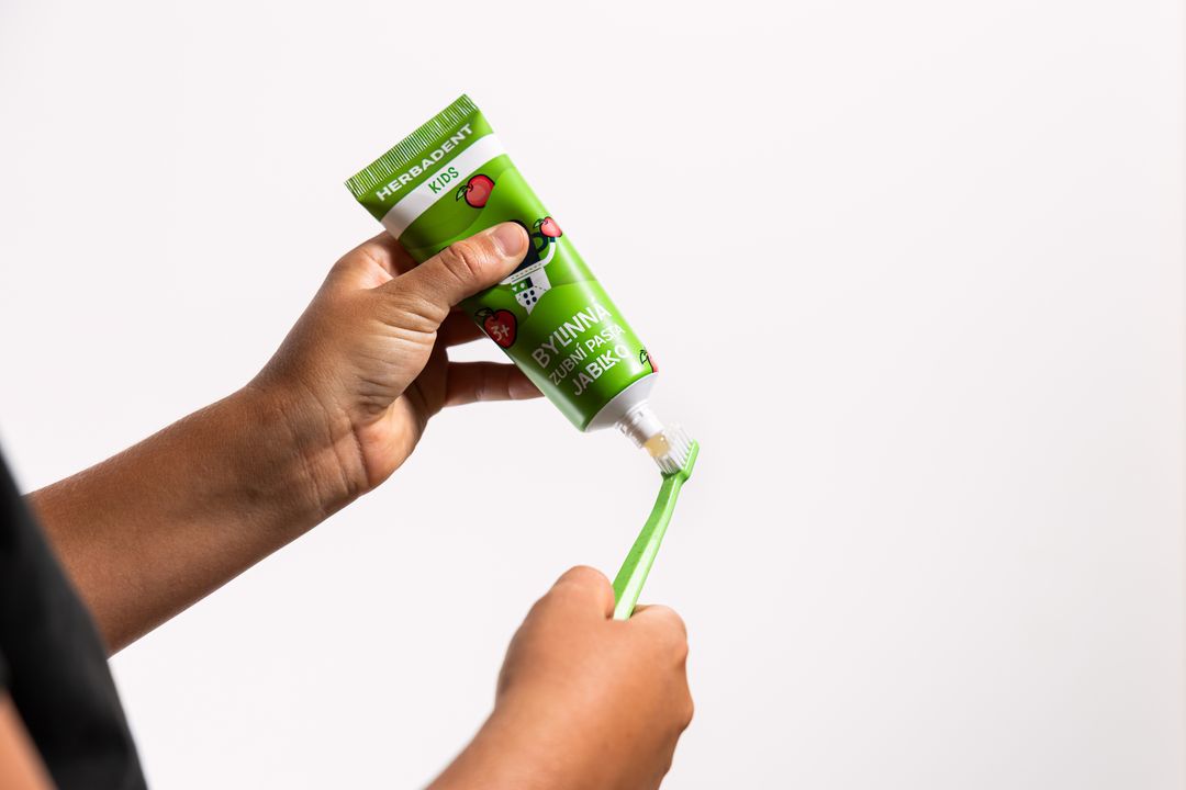 herbadent kids apple ziołowa pasta do zebow dla dzieci