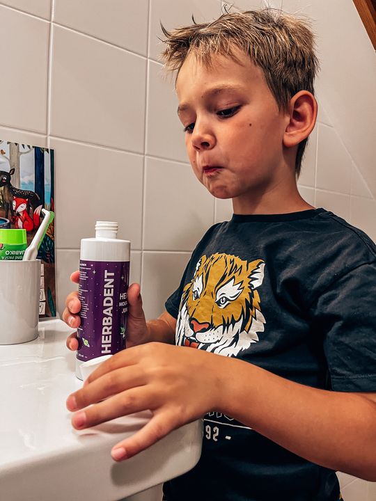 HERBADENT JUNIOR Spearmint Ziołowy płyn do płukania dla dzieci