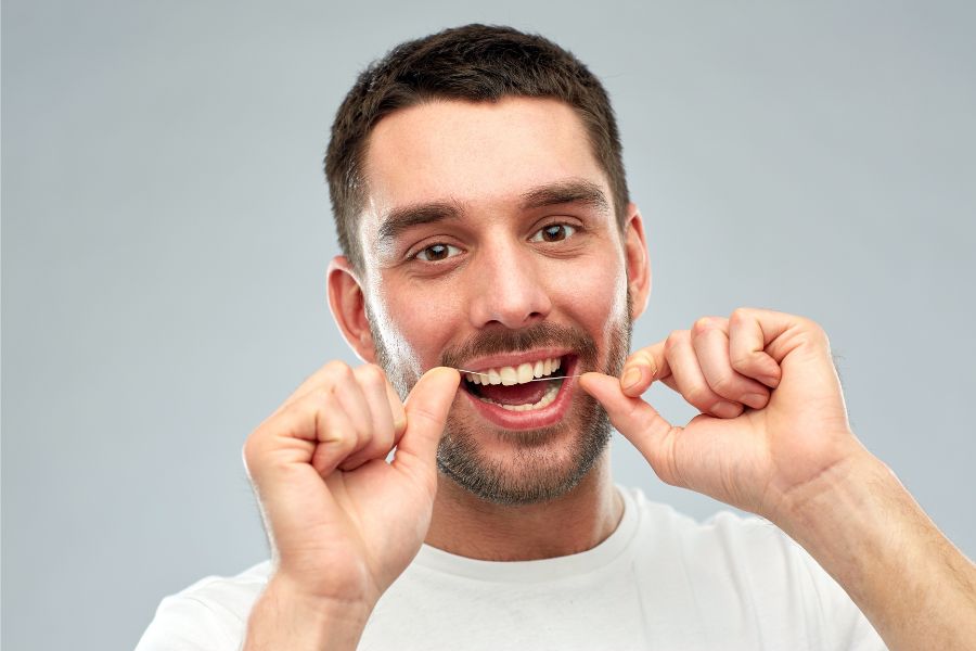 Próchnica między zębami – jak rozpoznać ją na wczesnym etapie?